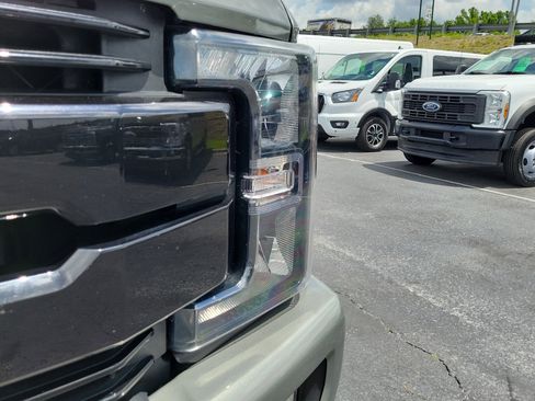 Used 2019 Ford F250 Lariat w/ Lariat Ultimate Package AWD/4WD image 3