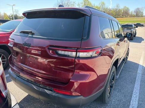 Used 2023 Jeep Grand Cherokee L Laredo image 4