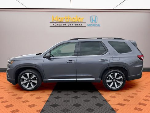 Used 2025 Honda Pilot Touring image 2