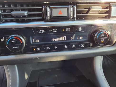 Used 2023 Nissan Pathfinder SL w/ Lighting Package (N92) image 21