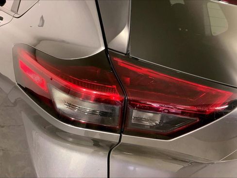 Used 2025 Nissan Rogue SV AWD/4WD image 27