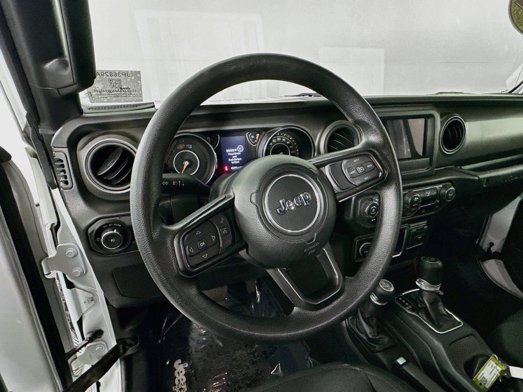 Used 2022 Jeep Wrangler Sport AWD/4WD image 17