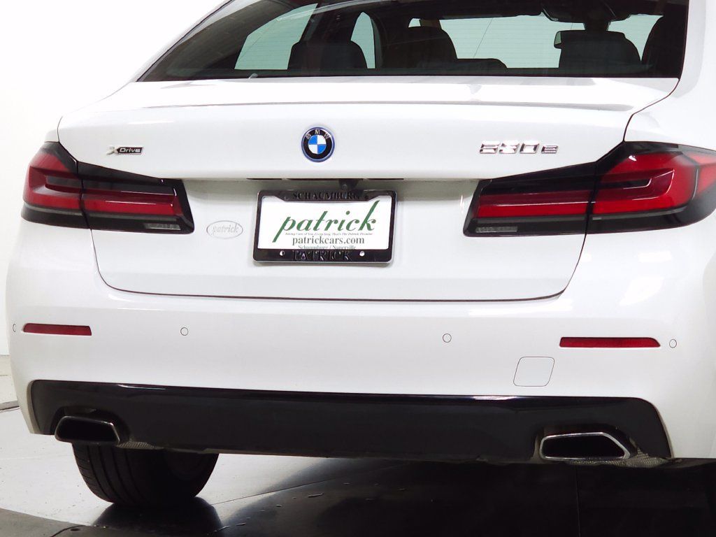 Used 2023 BMW 530e xDrive w/ Premium Package AWD/4WD image 9