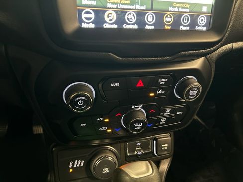 Used 2022 Jeep Renegade Altitude w/ Convenience Group AWD/4WD image 24