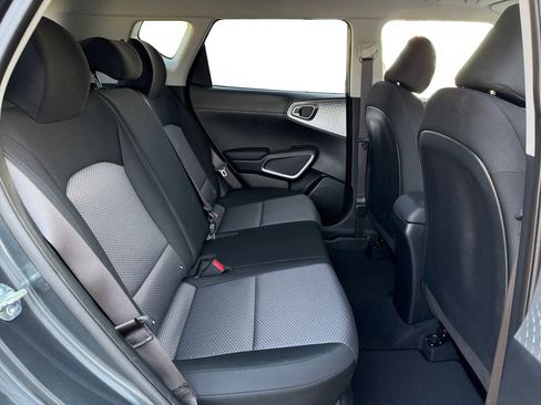 Used 2025 Kia Soul LX w/ LX Technology Package FWD image 20