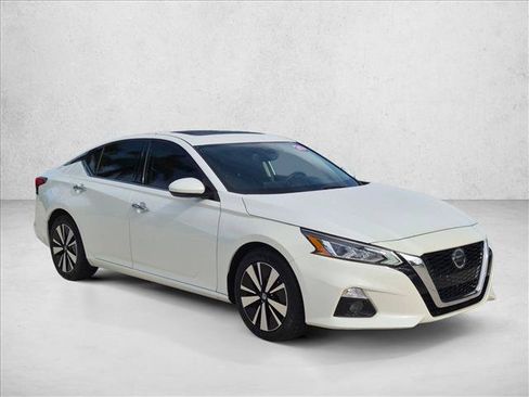 Used 2020 Nissan Altima 2.5 SV FWD image 3