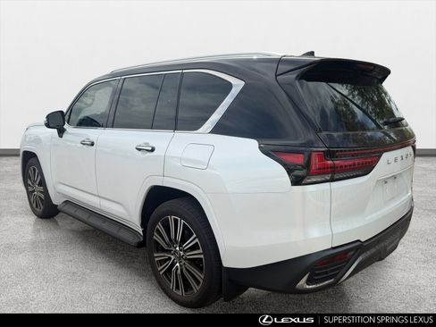 Used 2024 Lexus LX 600 4WD w/ Luxury Package image 4