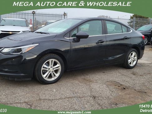 Used 2018 Chevrolet Cruze LT w/ Sun And Sound Package image 1