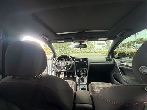 Used 2018 Volkswagen GTI SE FWD image 21