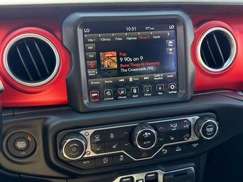 Used 2021 Jeep Wrangler Unlimited Rubicon AWD/4WD image 22