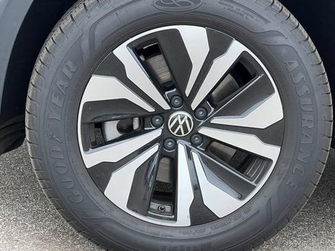 Used 2024 Volkswagen Atlas SE AWD/4WD image 9