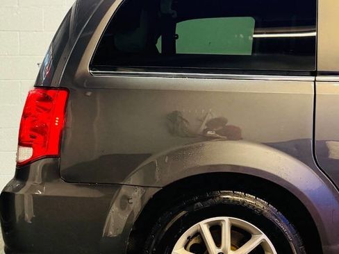 Used 2019 Dodge Grand Caravan SXT image 6