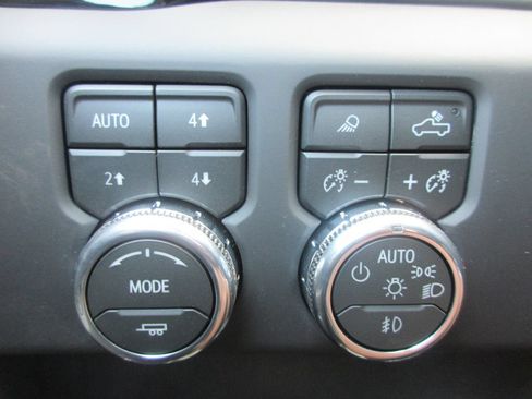 New 2026 GMC Sierra 2500 AT4 w/ AT4 Premium Plus Package AWD/4WD image 17