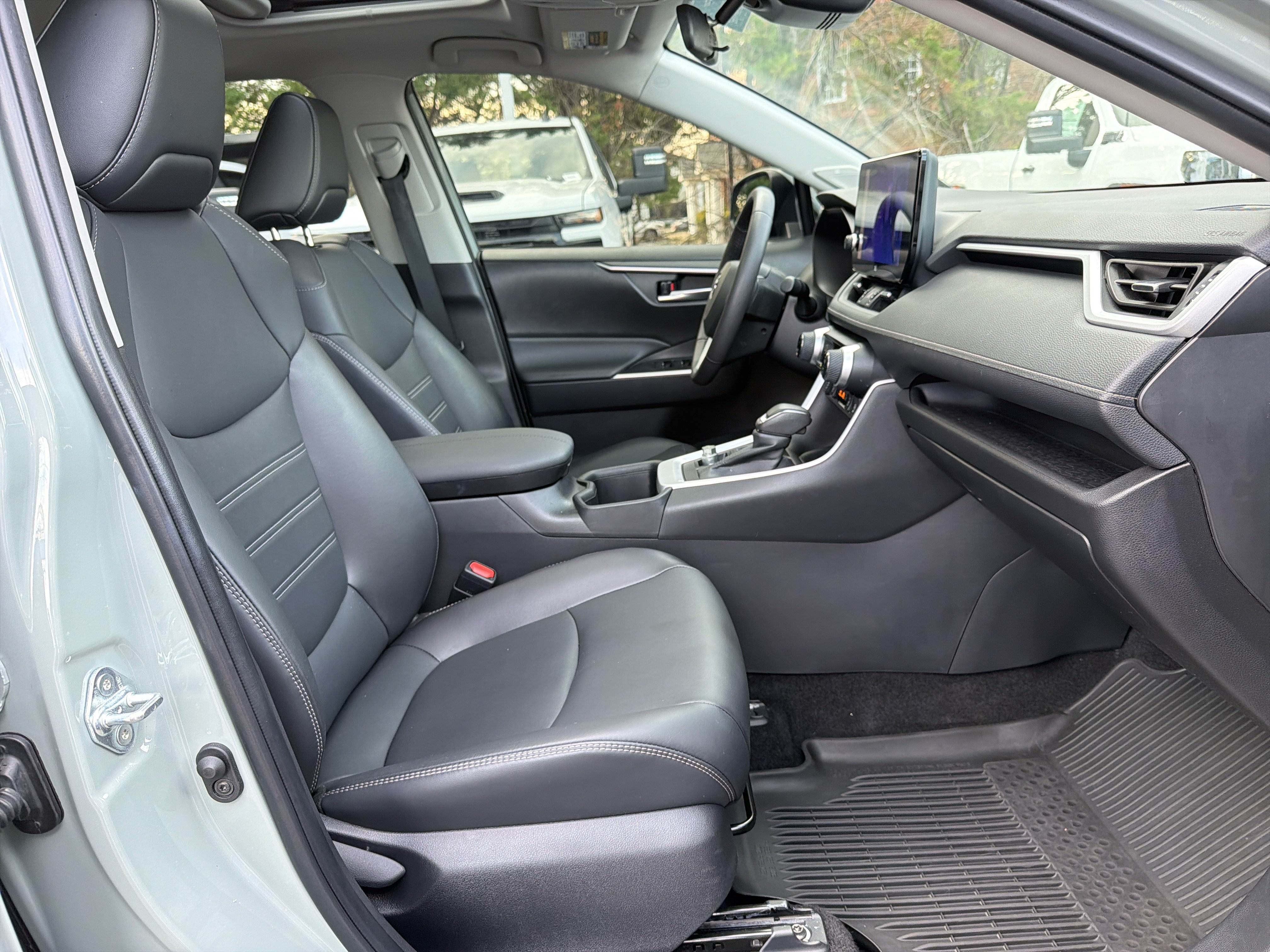 Used 2023 Toyota RAV4 XLE Premium AWD/4WD image 35