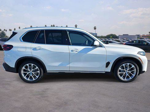 Used 2024 BMW X5 sDrive40i w/ Parking Assistance Package image 4