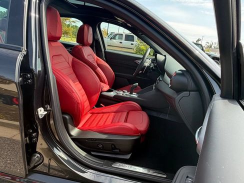 Used 2024 Alfa Romeo Giulia Veloce RWD image 22