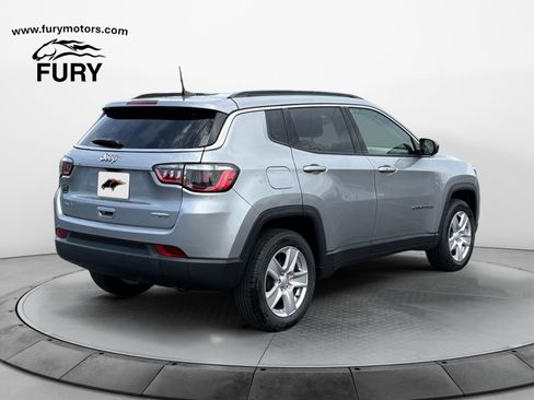 Used 2022 Jeep Compass Latitude w/ Convenience Group AWD/4WD image 3