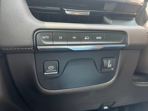 Used 2021 Cadillac Escalade Premium Luxury AWD/4WD image 16