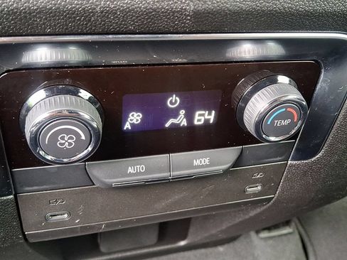 Used 2025 Chevrolet Suburban Z71 AWD/4WD image 12