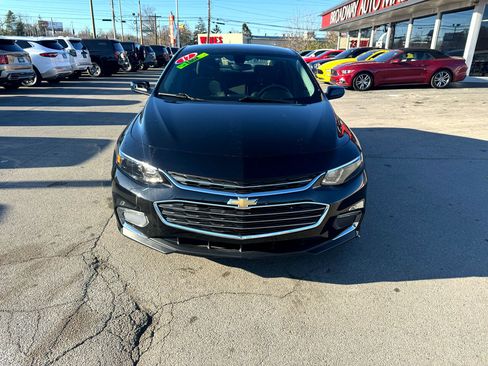 Used 2017 Chevrolet Malibu LT image 8