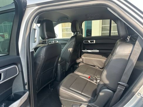 Used 2024 Ford Explorer XLT w/ Equipment Group 202A AWD/4WD image 5