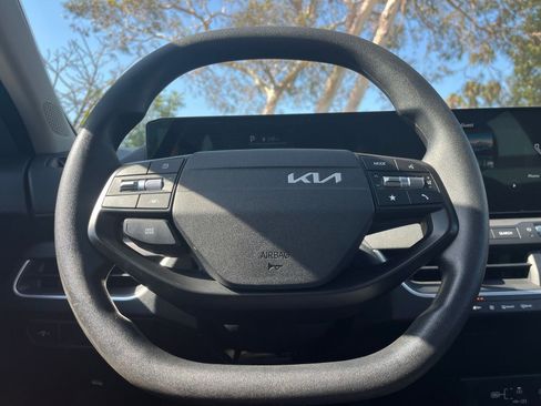 Used 2025 Kia K4 FWD image 29
