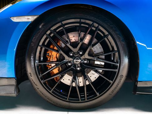 Used 2020 Nissan GT-R Premium AWD/4WD image 3