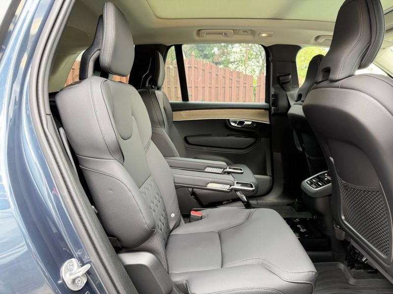 Used 2025 Volvo XC90 B6 Plus w/ Protection Package Premier AWD/4WD image 28