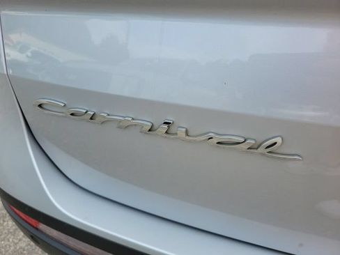 Used 2022 Kia Carnival LX FWD image 38