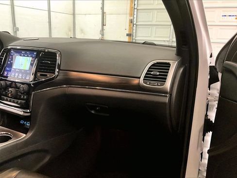 Used 2019 Jeep Grand Cherokee Limited AWD/4WD image 15