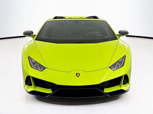 Used 2020 Lamborghini Huracan EVO image 2