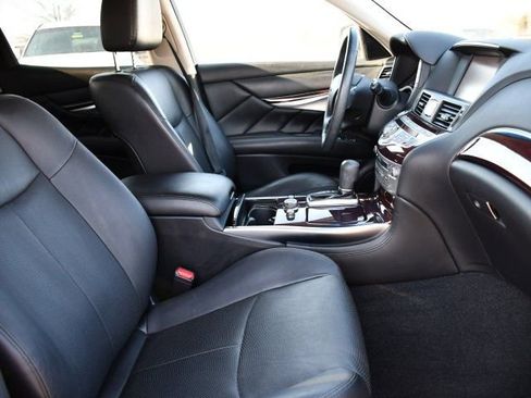 Used 2017 INFINITI Q70 3.7 image 29