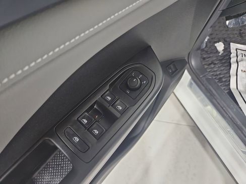 Used 2024 Volkswagen Taos SE image 13