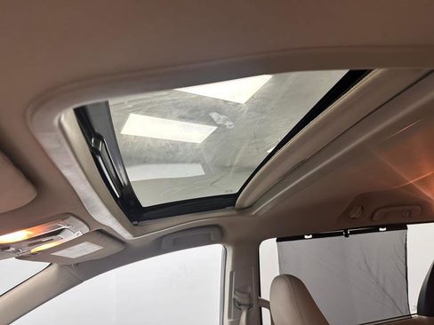 Used 2018 Toyota Sienna XLE w/ XLE Navigation Package image 21