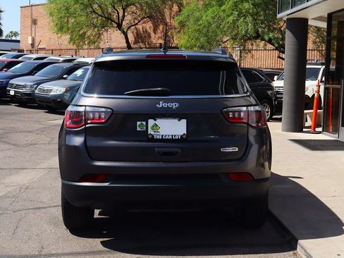 Used 2019 Jeep Compass Latitude FWD image 11