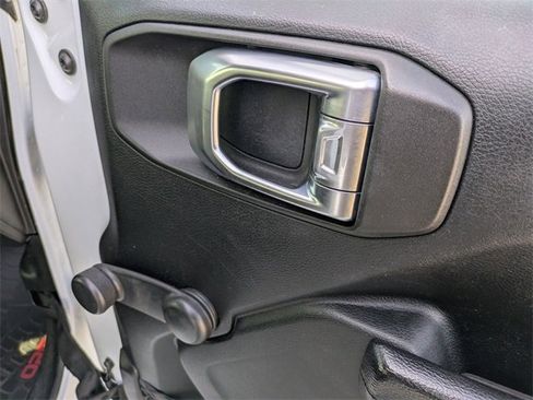 Used 2018 Jeep Wrangler Unlimited Sport image 31