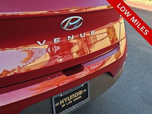 Used 2025 Hyundai Venue SEL FWD image 11