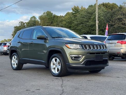 Used 2018 Jeep Compass Latitude w/ Popular Equipment Group image 4