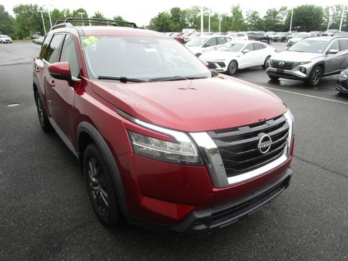 Used 2022 Nissan Pathfinder SV w/ SV Premium Package AWD/4WD image 3