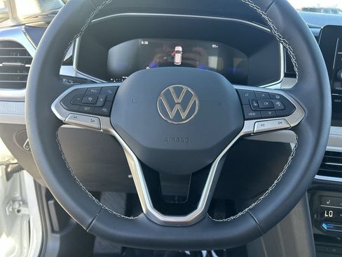 New 2026 Volkswagen Taos SE FWD image 19