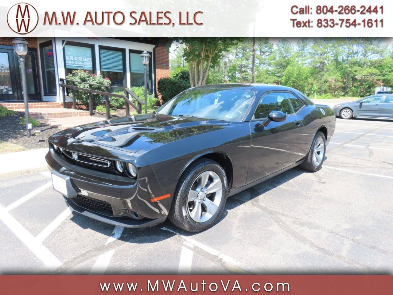 Used 2019 Dodge Challenger SXT RWD image 1