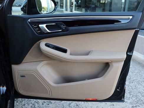 Used 2020 Porsche Macan image 52