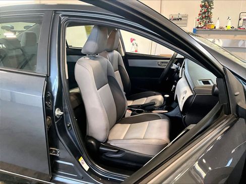 Used 2018 Toyota Corolla LE w/ Carpet Mat Package (TMS) image 11