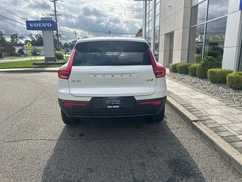 Used 2025 Volvo XC40 B5 Plus AWD/4WD image 3