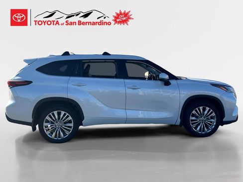 Certified 2025 Toyota Highlander Platinum AWD/4WD image 6