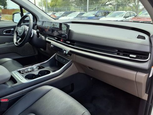 Used 2026 Kia Carnival EX FWD image 17