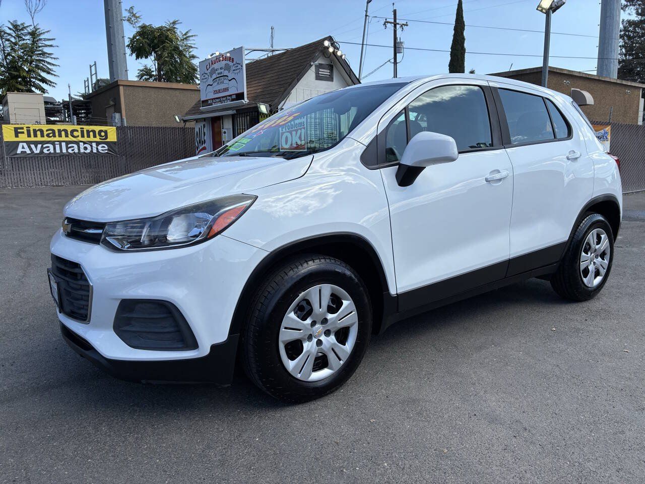 Used 2017 Chevrolet Trax LS FWD image 1