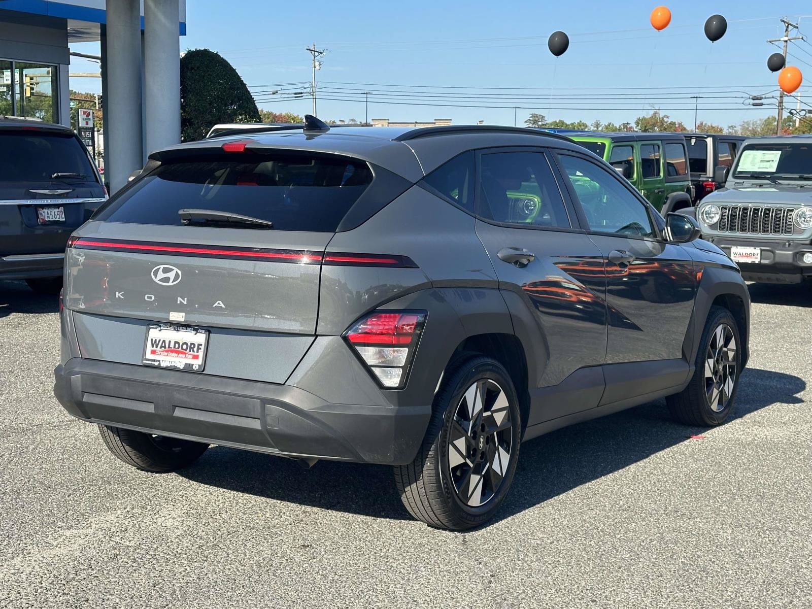 Used 2025 Hyundai Kona SEL FWD image 8