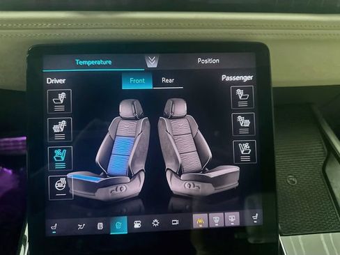 Used 2025 Cadillac Escalade ESV Sport w/ Touring Package AWD/4WD image 20