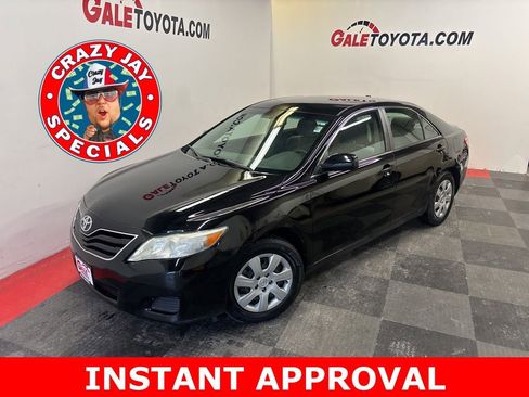 Used 2011 Toyota Camry LE image 1